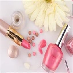 芊妤化妆品 产品图片与店铺装修的精美呈现